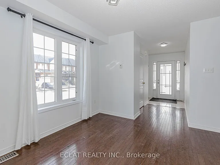 2 Lancaster Ct — Photo 7