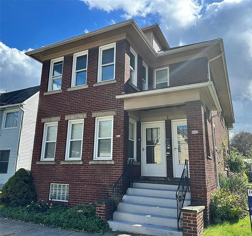 2 bed, 1.0 bath, 1300 sqft, $1,400 — Photo 1