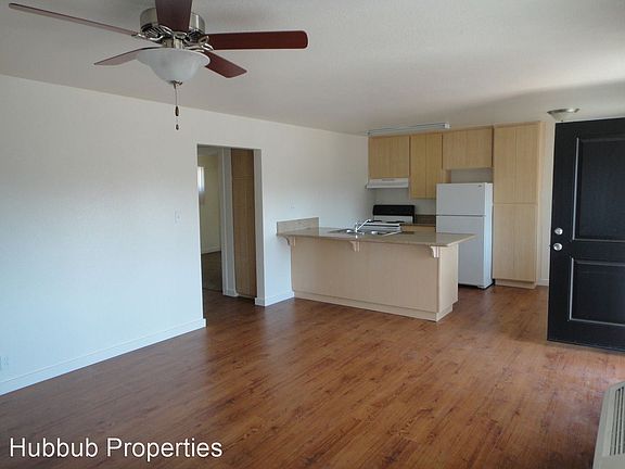 3rd image of 616 Iris Dr