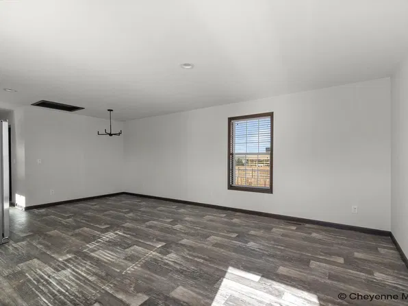 140 N Prairie Ave, Burns, WY 82053