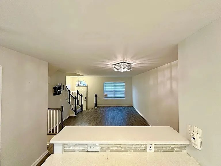 20200 Brookview Sq — Photo 7
