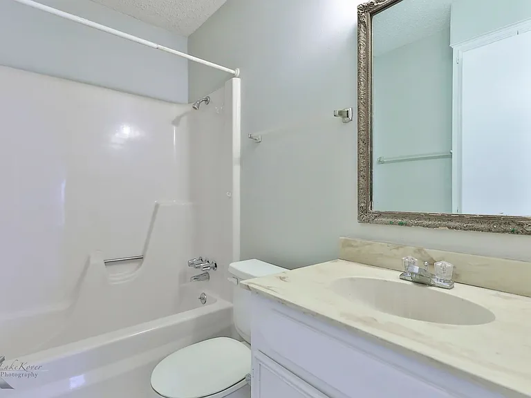 419 Somerset Pl — Photo 4