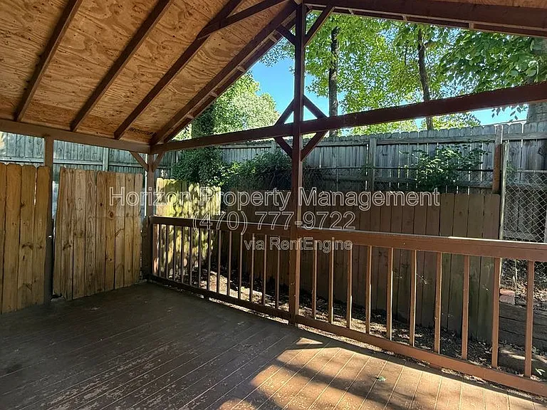 1670 Lakeside Trl — Photo 9