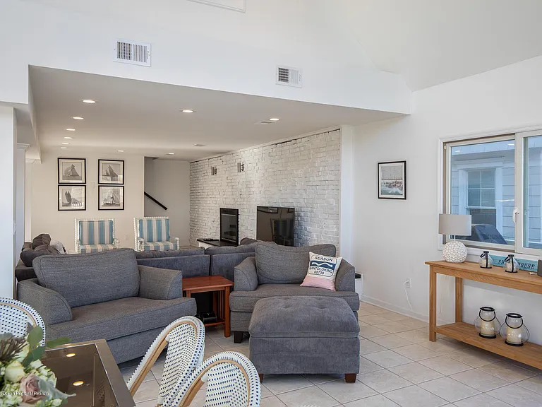 502 Sunset Blvd — Photo 15