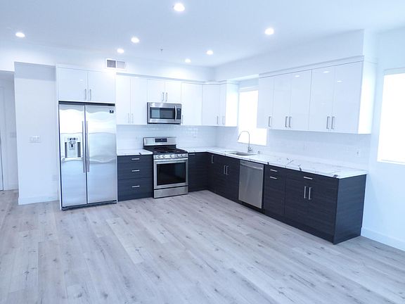 2nd image of 947 Wilcox Ave #201