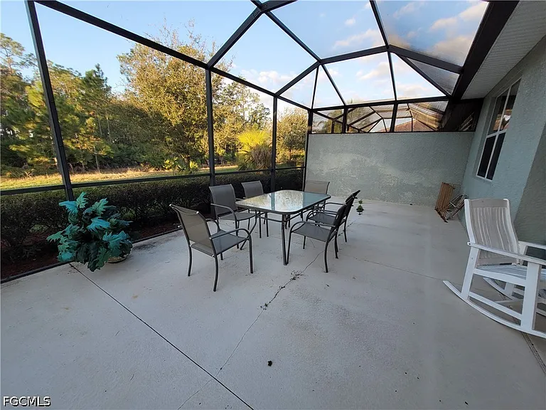 10714 Cetrella Dr — Photo 5