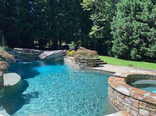 10 Sherwood Ln SE, Marietta, GA 30067