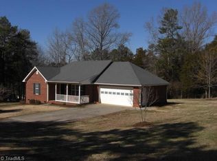 6927 Crestview Rd, Clemmons, NC 27012