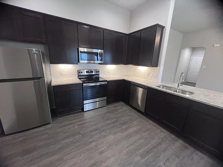 636-638 Heathers Way — Photo 7