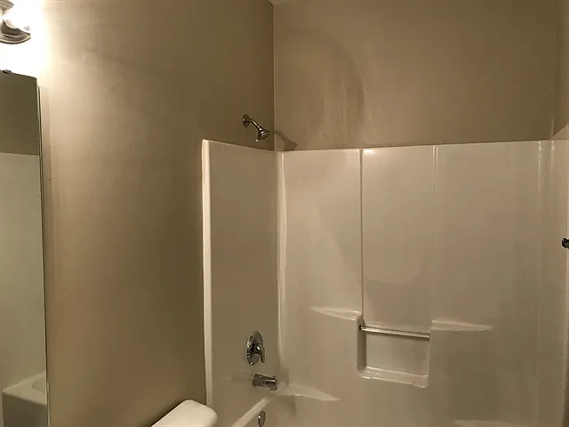 114 Speer St — Photo 14