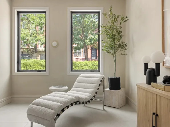 966 Bergen Street image 8 of 35