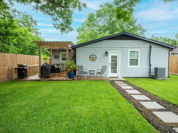 846 S Anderson St, Angleton, TX 77515