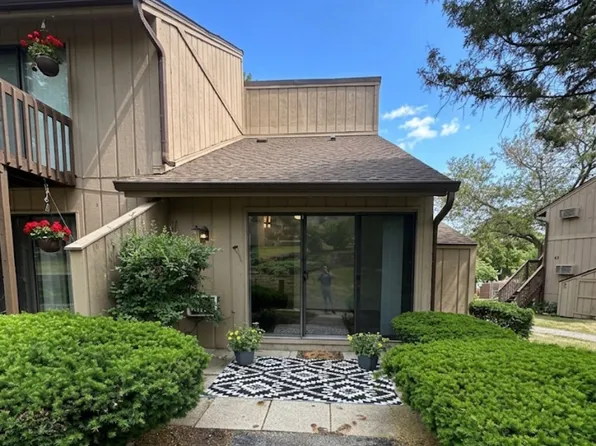 44 Nassau Colony APT 4, Fox Lake, IL 60020