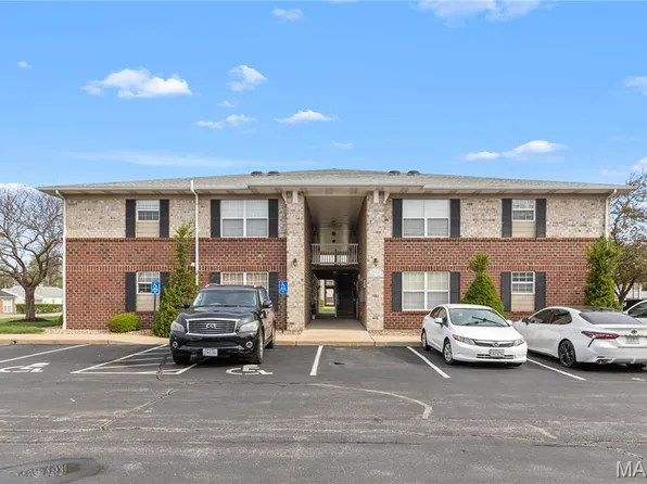 406 S Church St APT 522, Saint Peters, MO 63376