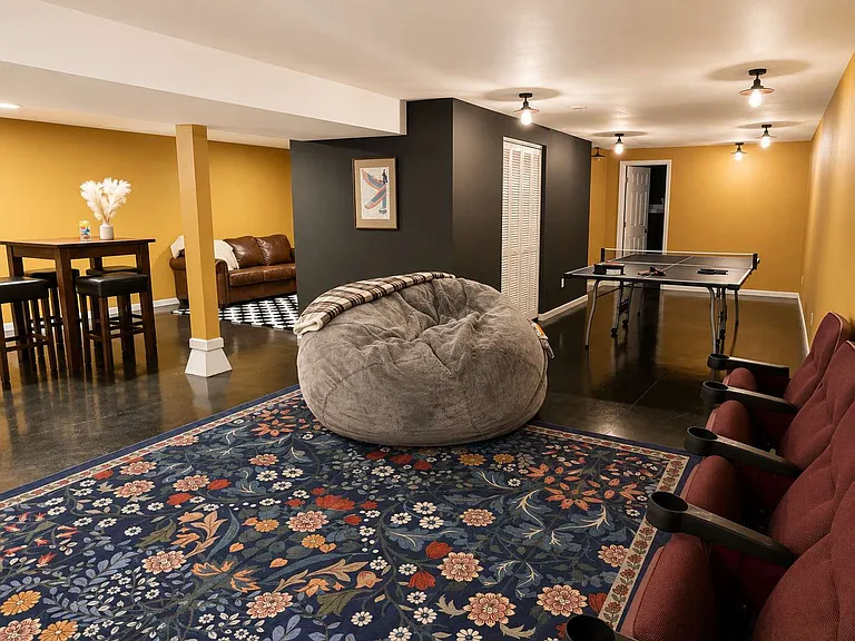 Building's Lounge