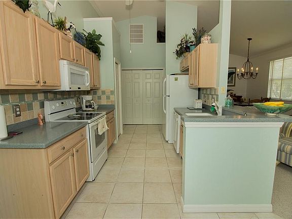 5th image of 1374 Hedgewood Cir