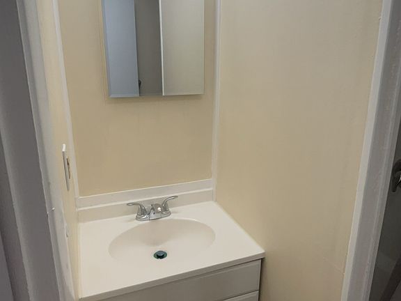 5th image of 8 Pine St #1-A