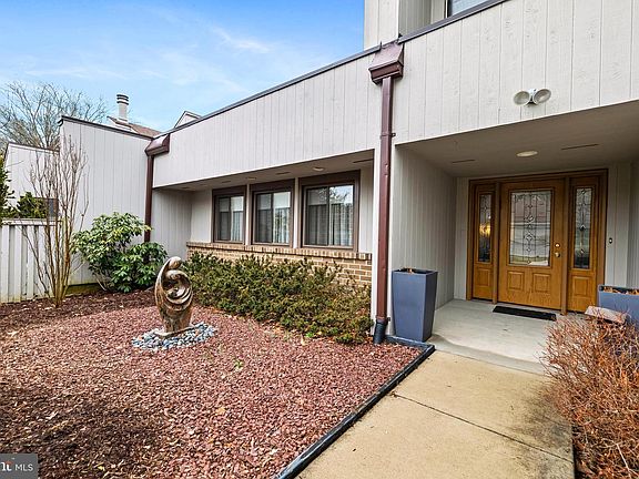 3rd image of 4 Regency Ct #4