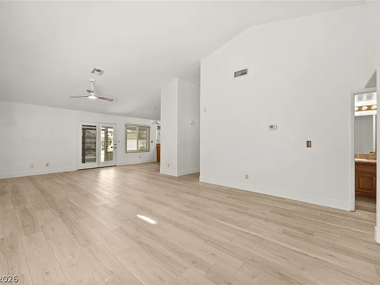 360 Humboldt North Dr — Photo 24