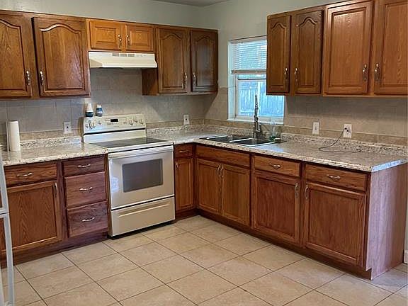 3rd image of 15601 Alma Ave