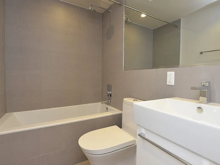 111 Lawton Blvd — Photo 38