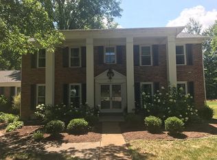 687 Golfview Dr, Ballwin, MO 63011
