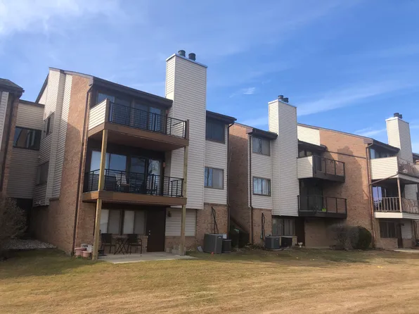 4483 Laurel Club Cir APT 26, West Bloomfield, MI 48323