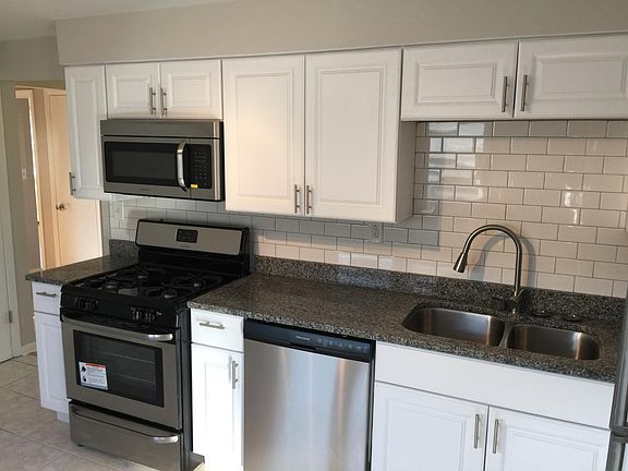 2nd image of 5240 N Reserve Ave Unit 1W