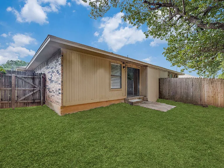 2538 Windy Pine Ln — Photo 11