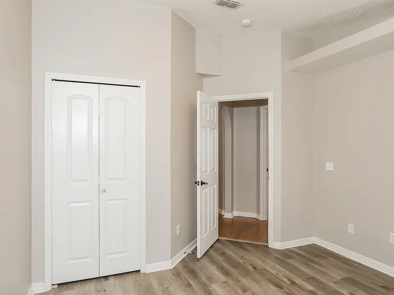 25213 Hyde Park Blvd — Photo 14
