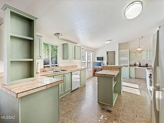 5th image of 1647 W Seabrooke Dr