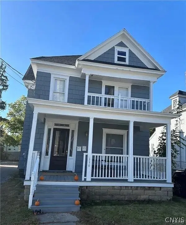 3 bed, 1.0 bath, 2520 sqft, $1,400 — Photo 1