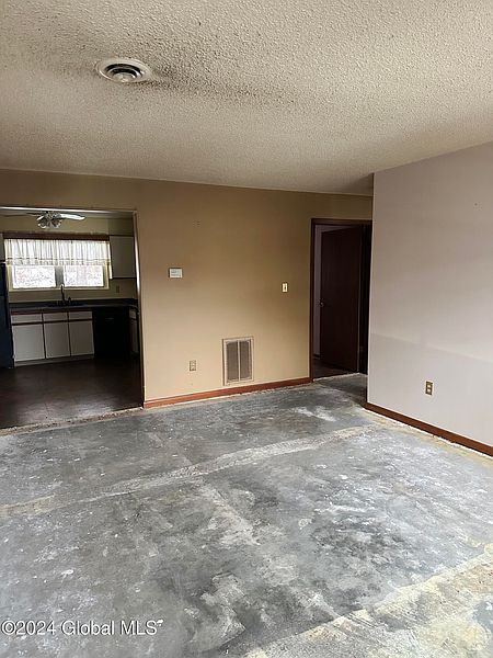3rd image of 25 Pine Lane #B-4