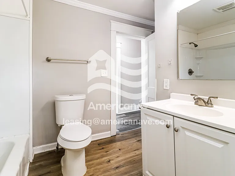 1354497_012_main_bathroom_11.jpg