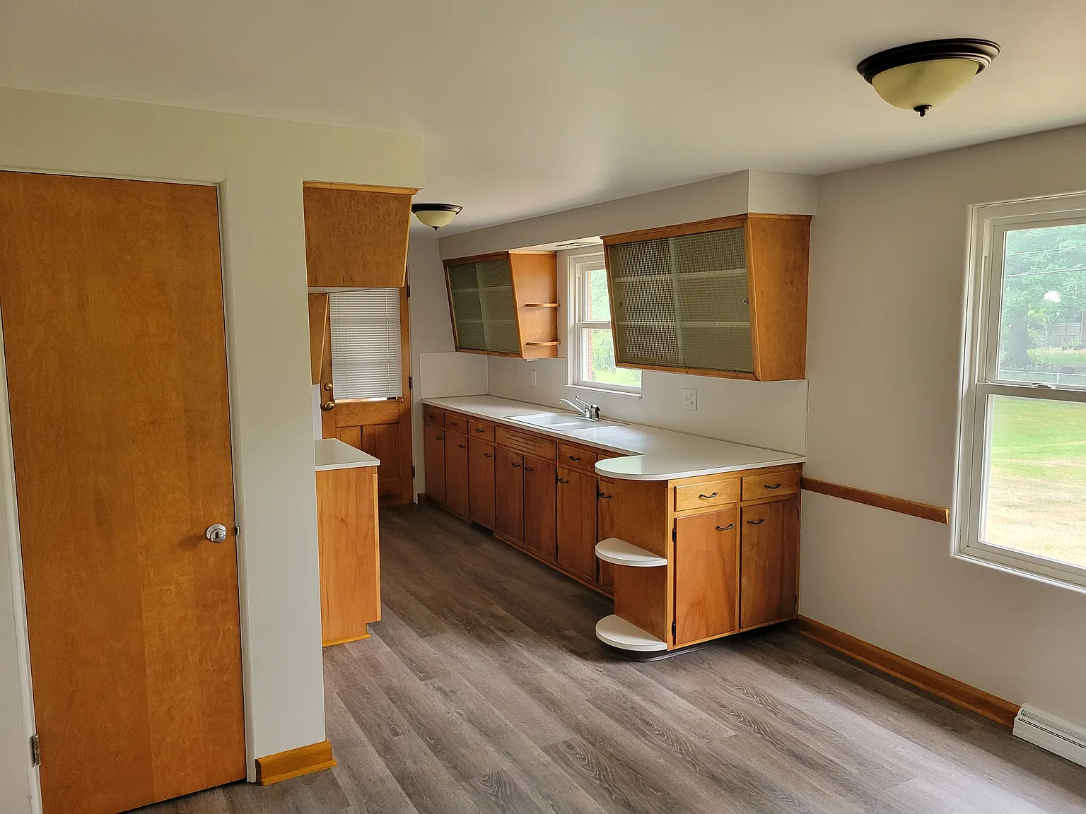 3 bed, 1.5 bath, 1188 sqft, $1,650 — Photo 3