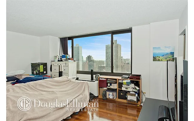 Sold by Douglas Elliman | media 16