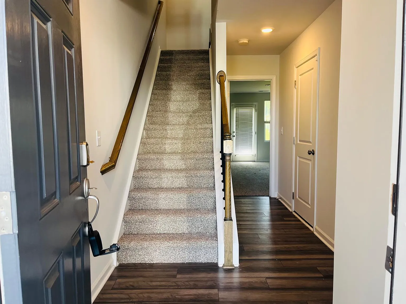 3 bed, 3.5 bath, 1869 sqft, $1,850 — Photo 4