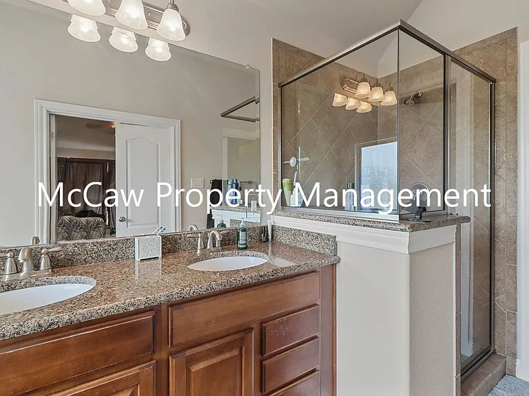 2438 Sunderland Ln — Photo 12