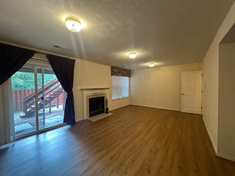 8359 Regal Oak Ct — Photo 25