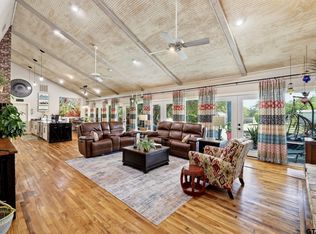 702 Noonday Rd, Chandler, TX 75758