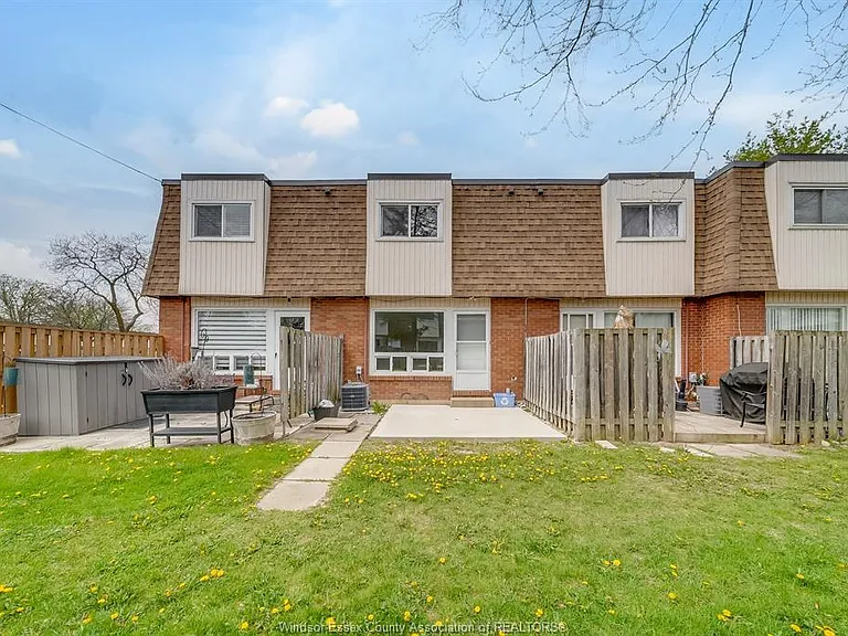 5486 Lassaline Ave — Photo 29