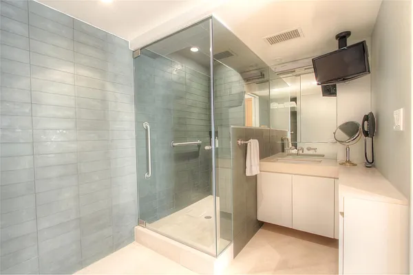 Sold by Douglas Elliman | media 20