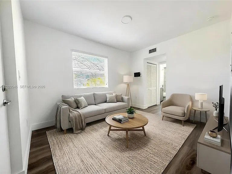 1710 NW 1st Ct #13 — Photo 3