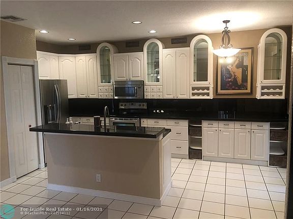 4th image of 5111 Heron Ct
