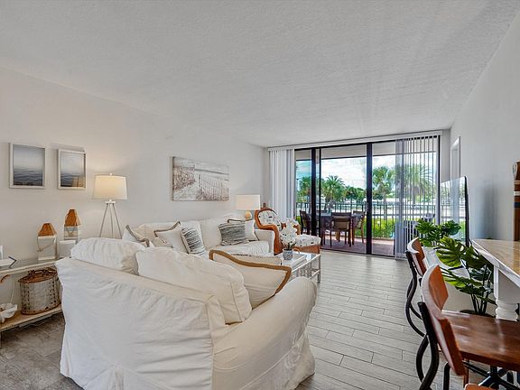 5th image of 225 Beach Rd APT 205