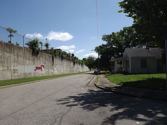4th image of 2701 Waverly Ave