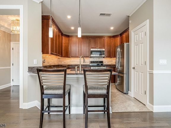 5th image of 7305 Minuteman Ln