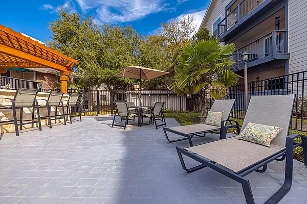 City Crest Apartments — Photo 33
