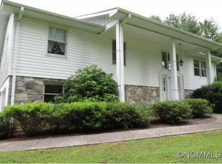 102 Viewcrest Dr, Hendersonville, NC 28739