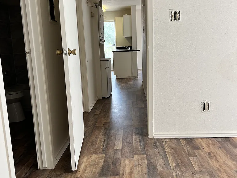 3900 Woodchase Dr #96 — Photo 5